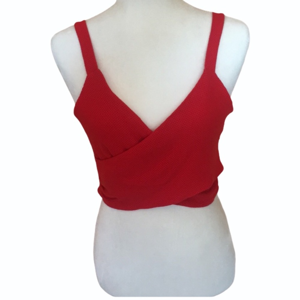 ⭐️✨3 for$20 ✨⭐️❤️Bebe crop top size large❤️ - Picture 1 of 9